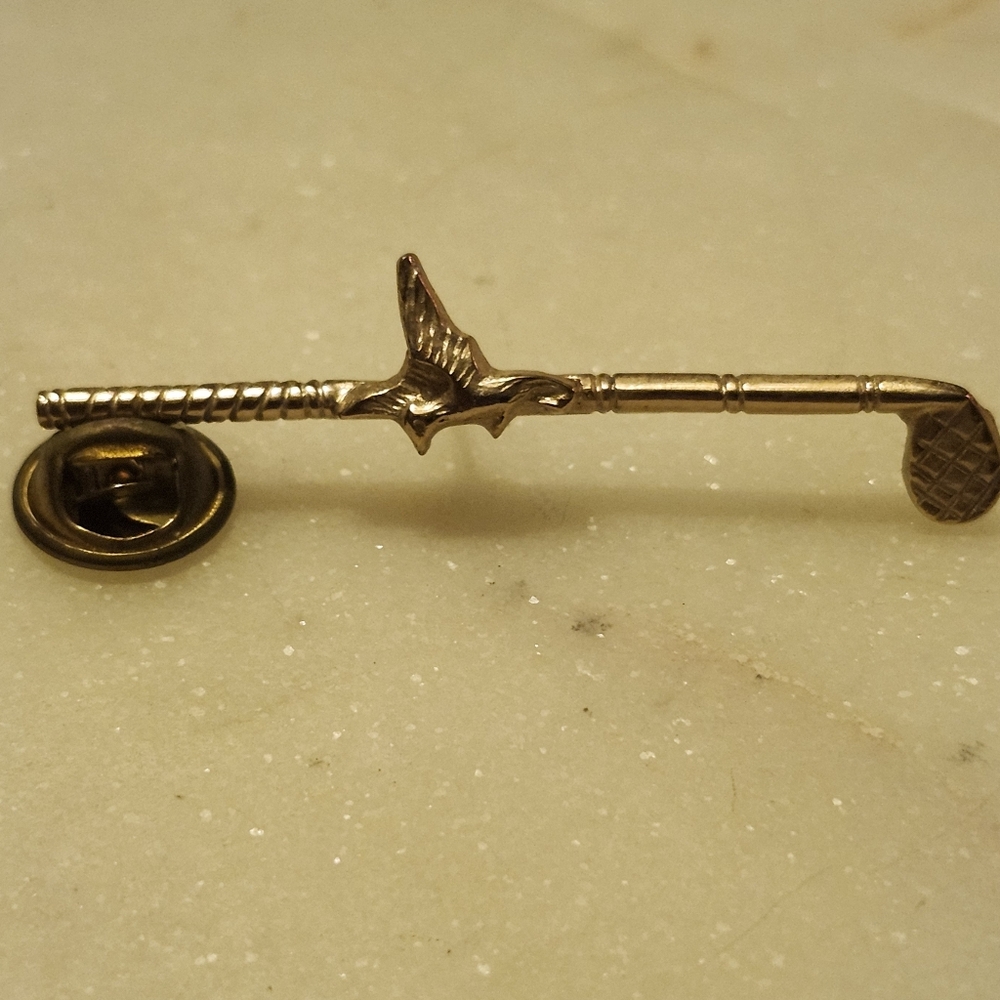 Source Unknown Gold Golf Club Pin